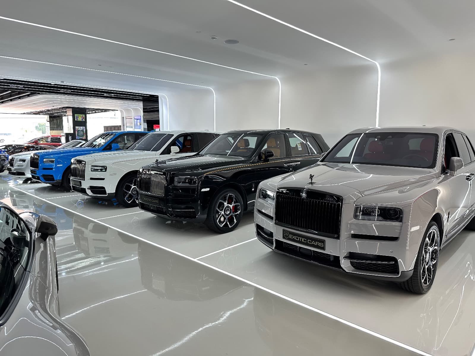 Dubai, VAE — Rolls-Royce Cullinan Reihe